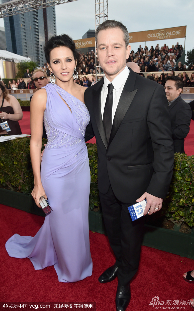 组图:马特达蒙携妻金球奖秀恩爱 红毯亲密揽腰_高清图集_新浪网