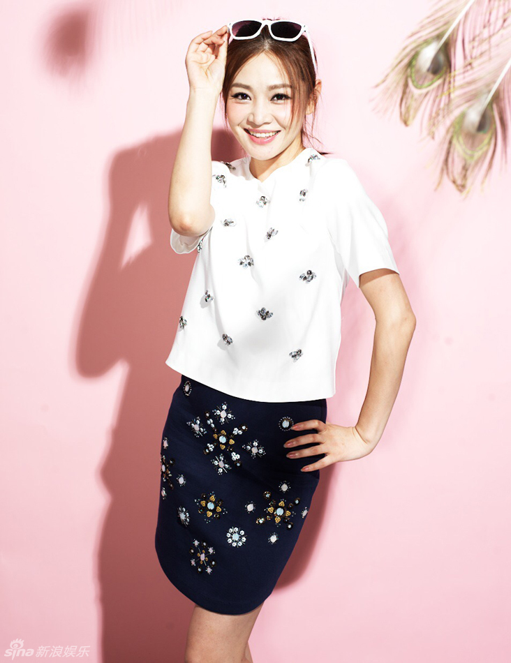 69 王维维时尚大片 [6p]             近日,王维维曝光一组时尚写真