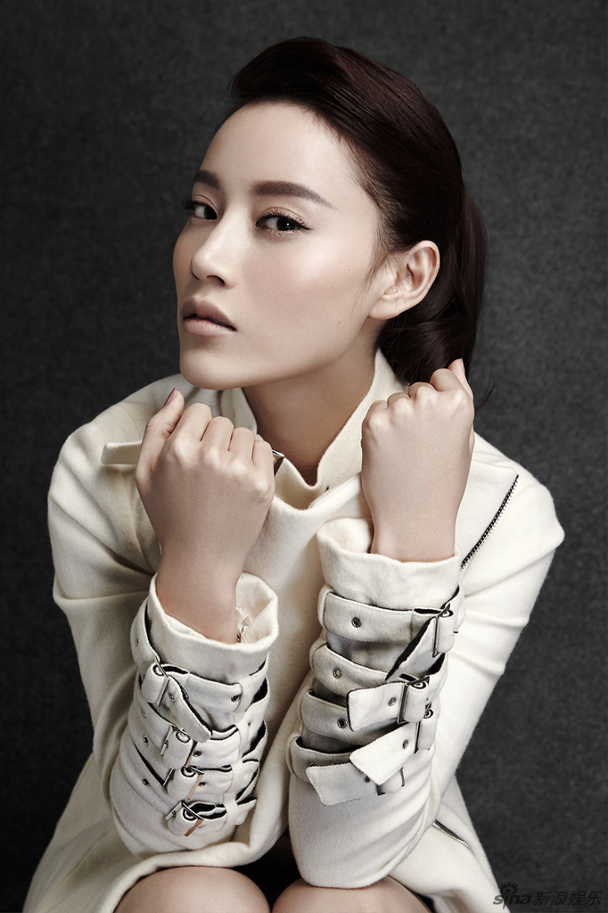 组图:蔡蝶曝光最新写真 尽显独特中性美_高清图集_新浪网