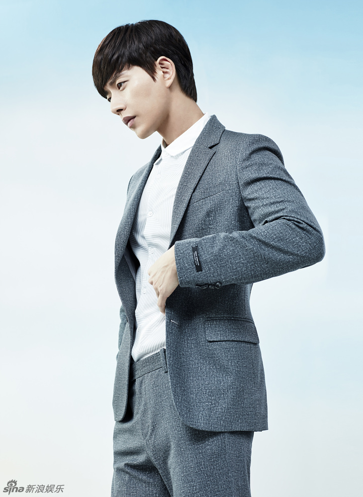 组图:韩星朴海镇写真 西装革履尽显型男气质