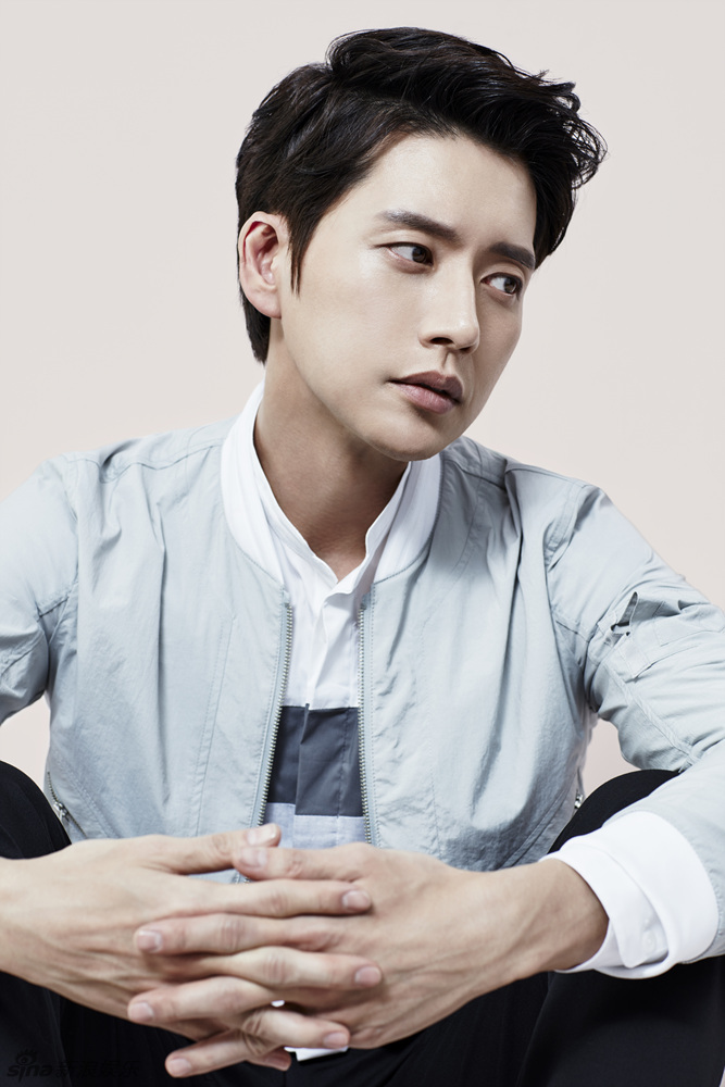 组图:韩星朴海镇写真 西装革履尽显型男气质_高清图集_新浪网