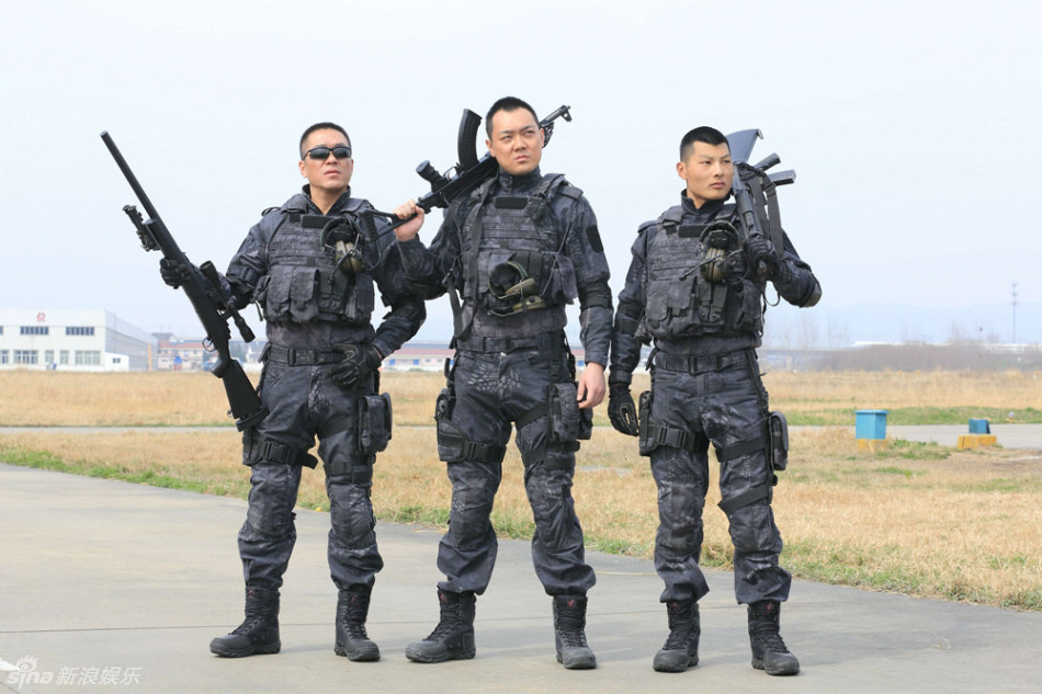 组图:《特种兵之霹雳火》曝剧照 硬汉展英姿_高清图集_新浪网