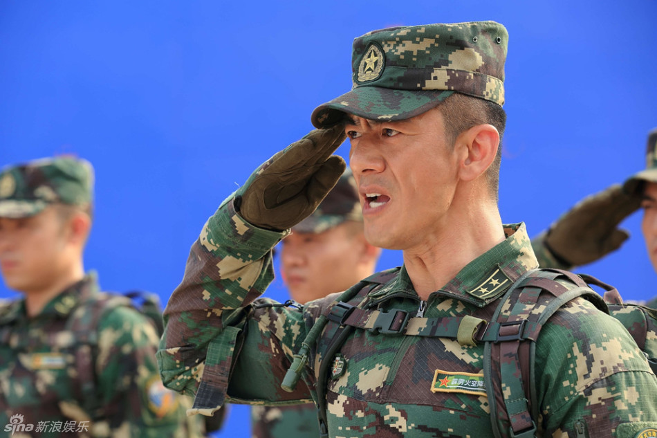 组图:《特种兵之霹雳火》曝剧照 硬汉展英姿_高清图集_新浪网