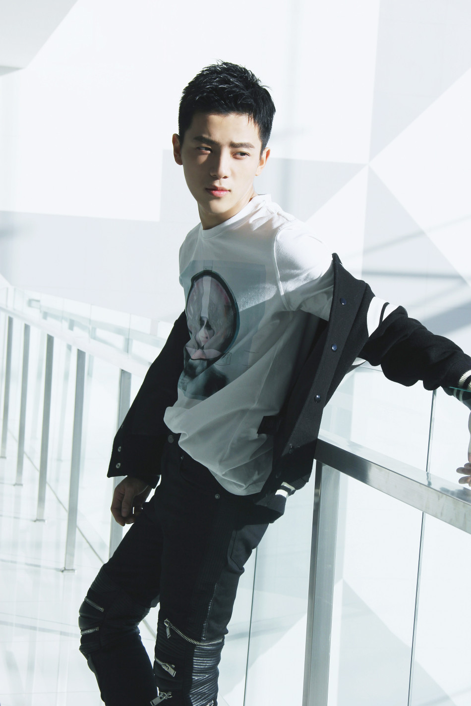 吴俊余全新写真