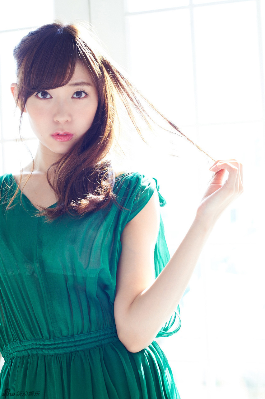 akb48渡边美优纪登《花花公子》性感妩媚