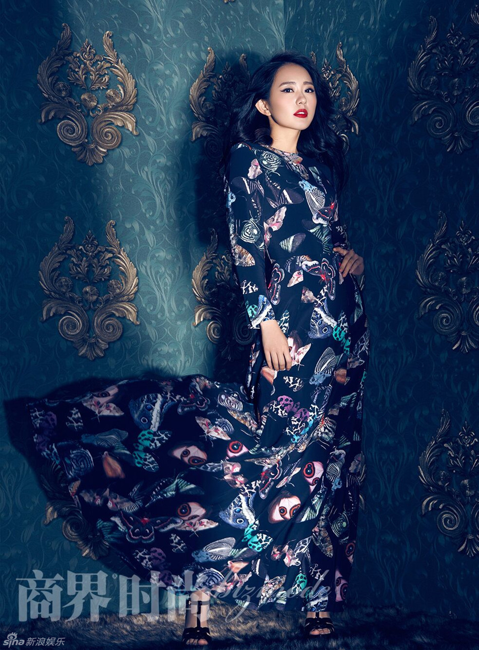 新浪娱乐讯 近日,演员孙耀琦为某杂志拍摄的一组复古大片,片中多款