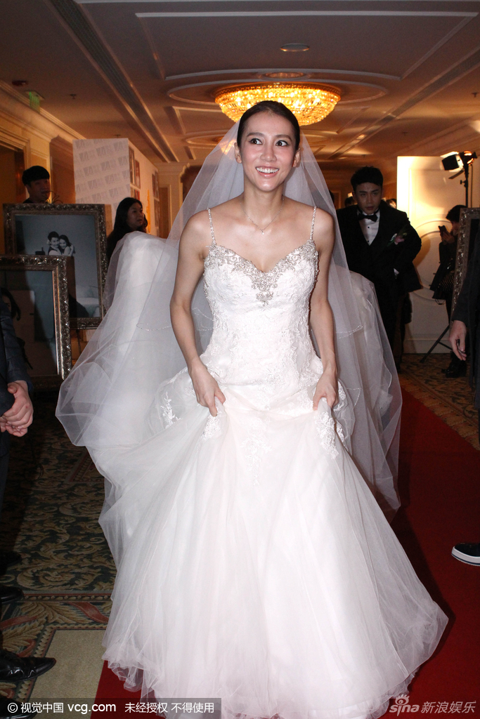 李茂,弦子今晚的婚礼基调是梦幻的森系 ,主题是《风触动心弦的猫》