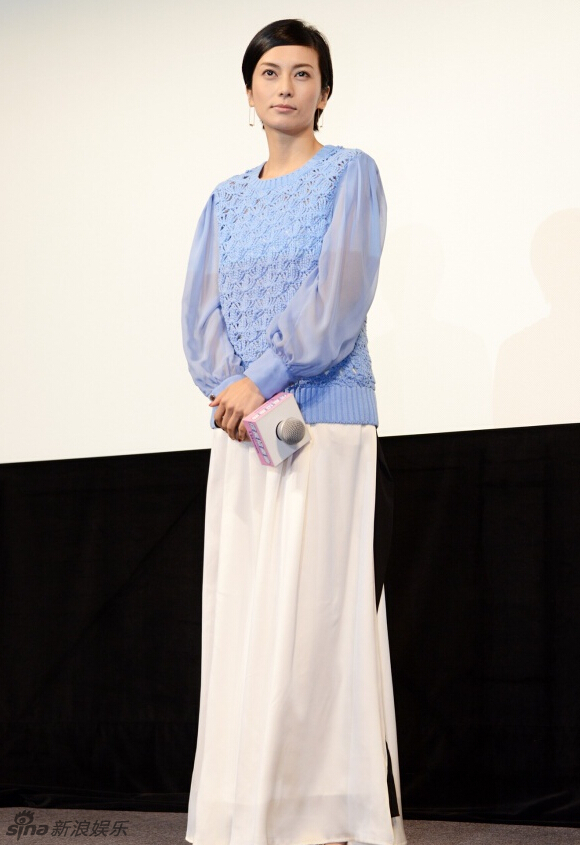 小栗旬金发帅气亮相 柴崎幸短发俏丽