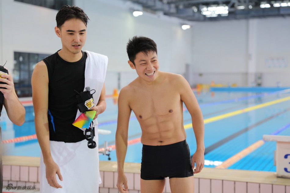 了不起复播撒贝宁自画腹肌秀身材