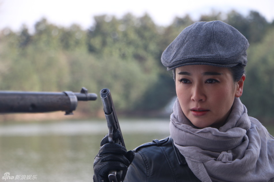 组图:《大客栈》探班 左小青不惧刺骨严寒_高清图集_新浪网