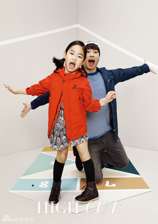 组图:韩星tablo父女合体写真 haru俏皮气场强_高清图集_新浪网