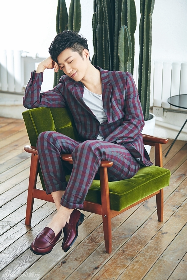 乔任梁写真展完美侧颜