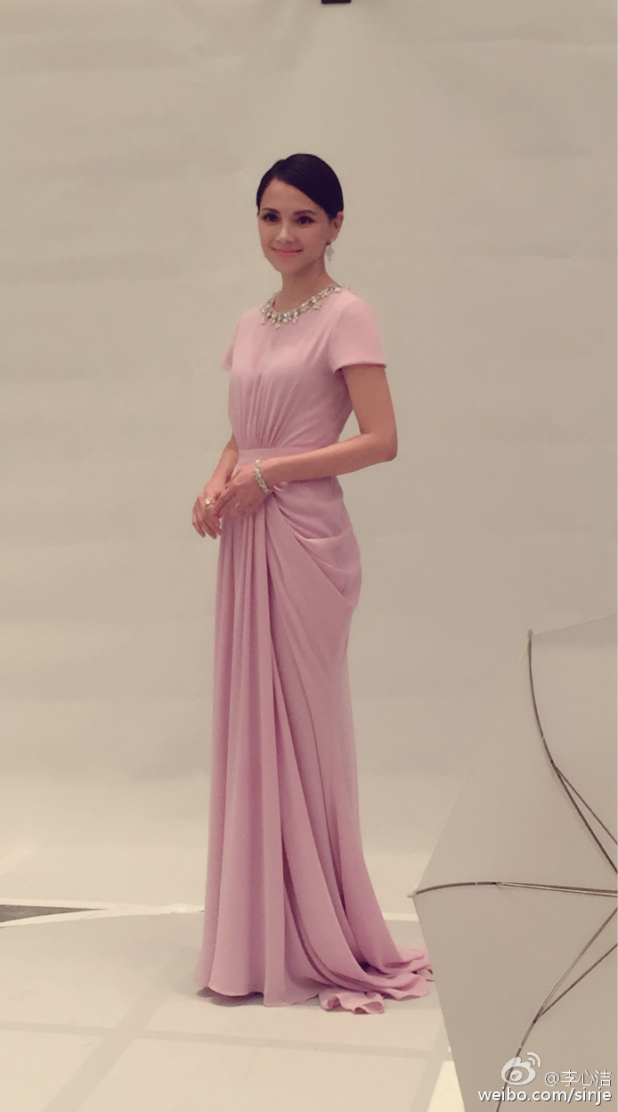 李心洁喜怀双胞胎 40岁皮肤光滑似少女