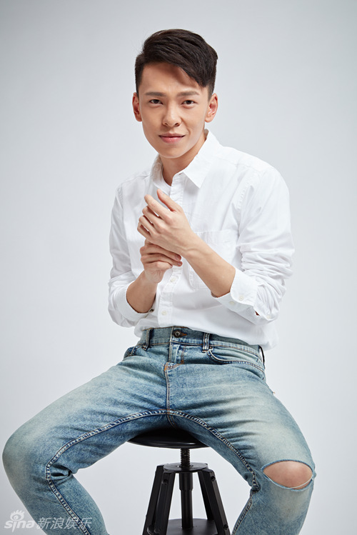 组图:蒋雪鸣曝光全新写真 简约随性玩转潮流_高清图集_新浪网