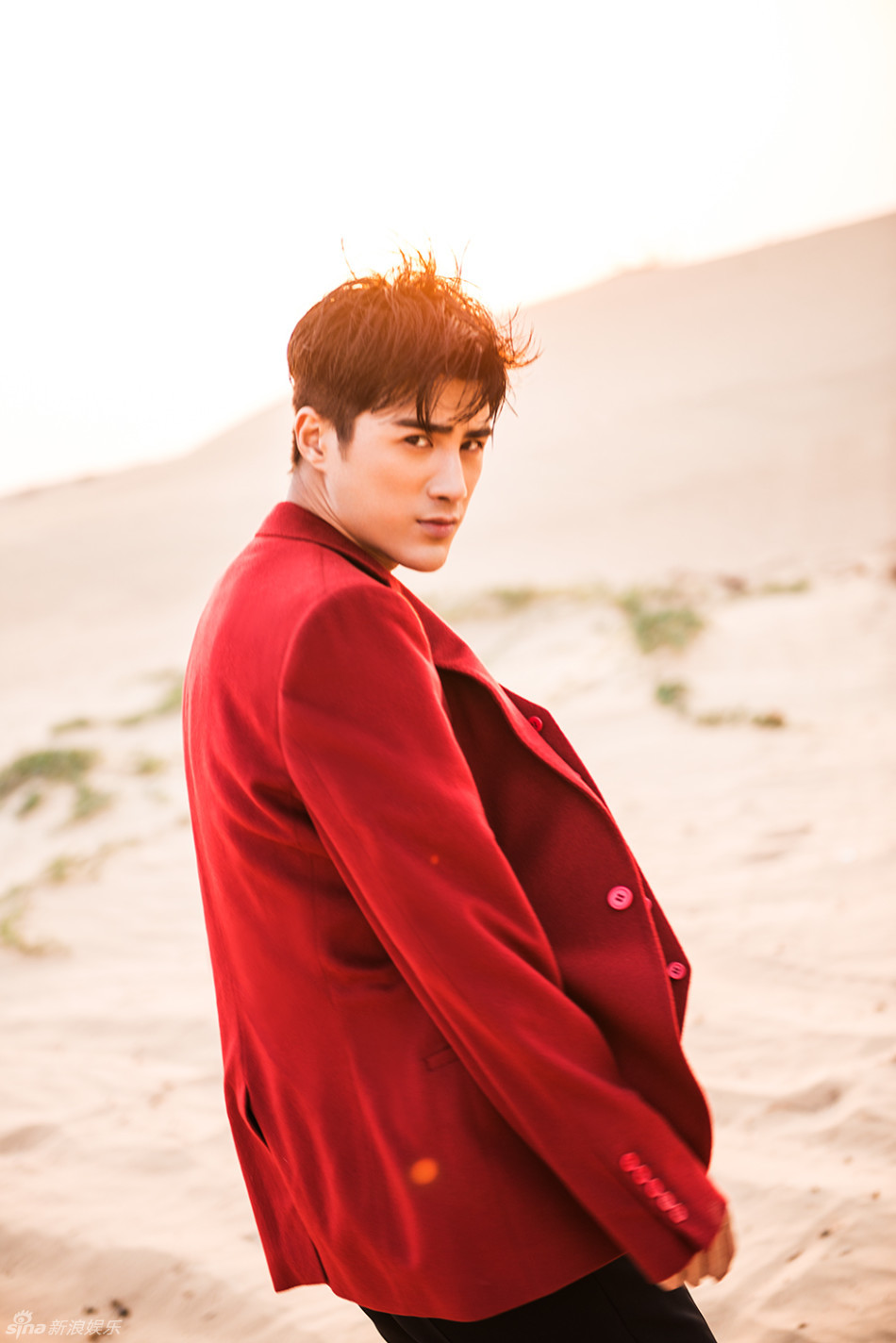 姜潮迪拜贺岁大片