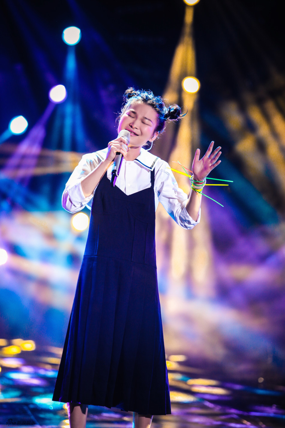 今晚22:00播出首场踢馆赛,唱作才女苏运莹作为本季第一位踢馆歌手携