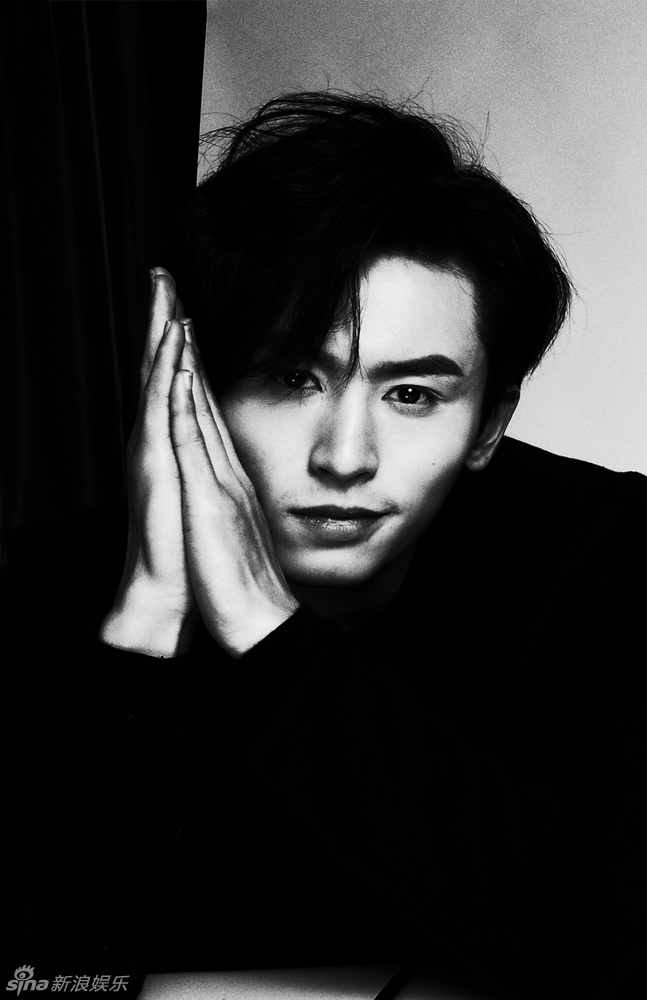 组图:张哲瀚黑暗系写真曝光 上演妖颜惑众_高清图集_新浪网