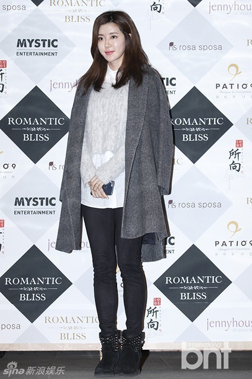 组图:朴韩星出席友人婚礼 与旧爱重逢无交集