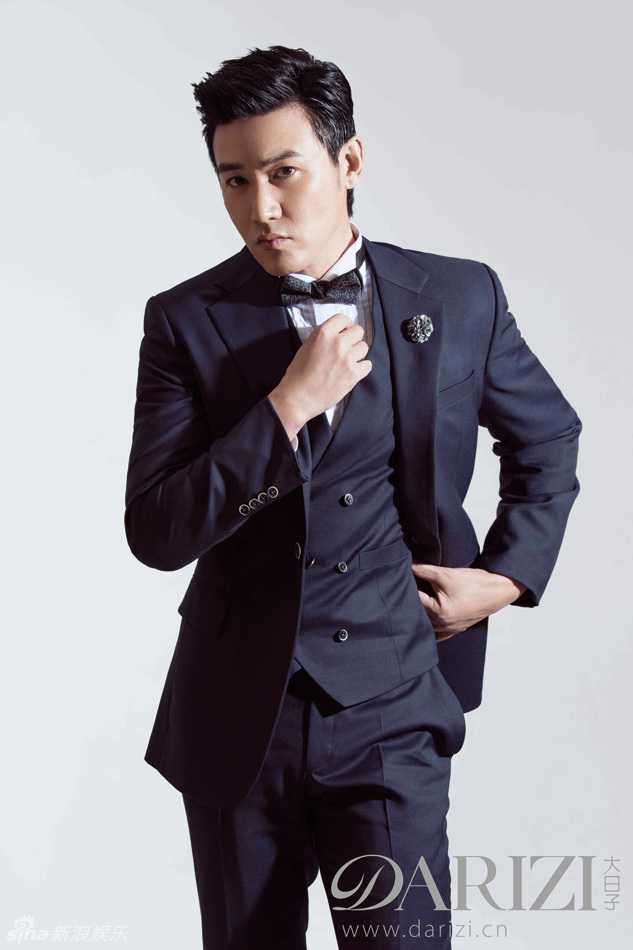 纪念相恋20年,幸福模样令人艳羡,鲍蕾再度披上婚纱,与西装笔挺的陆毅