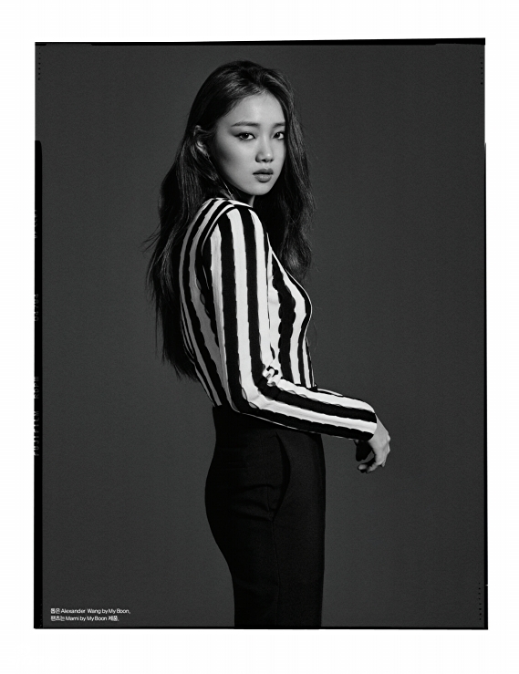 组图:韩星李圣经成熟写真 高傲气质背后的顽皮_高清图集_新浪网