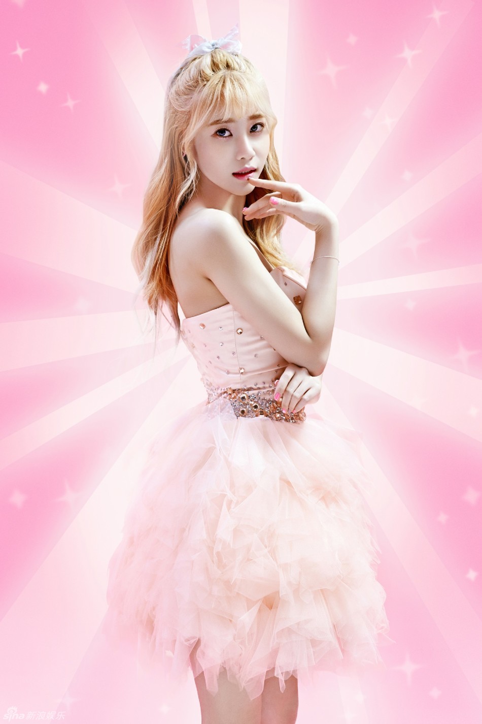 新浪娱乐讯 韩国女子组合aoa小分队aoa cream再发宣传海报,成员酉奈