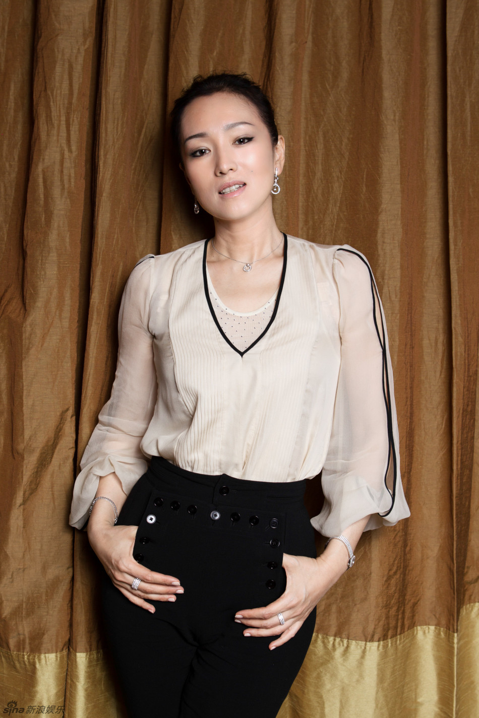 新浪娱乐对话《三打白骨精》巩俐