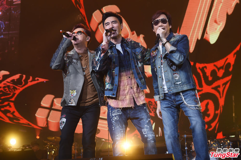 组图:温拿五虎香港开唱 谭咏麟背福袋装红包_高清图集_新浪网