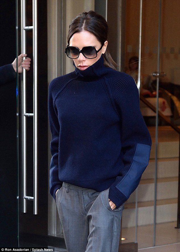 贝嫂维多利亚穿球鞋  帅气造型轻装上阵