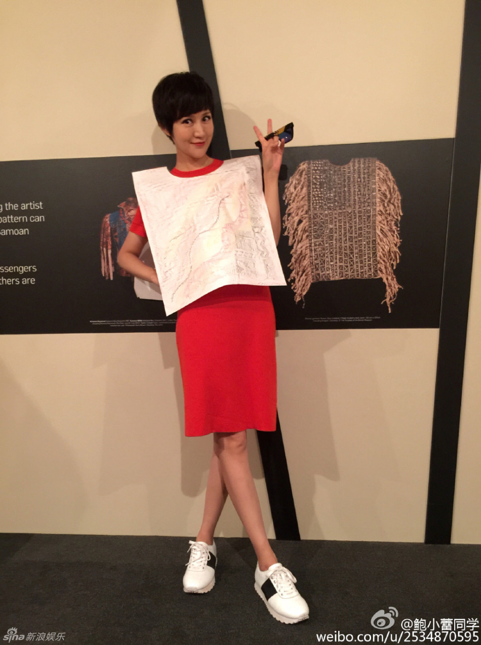 陆毅一家过节 鲍蕾大秀长腿