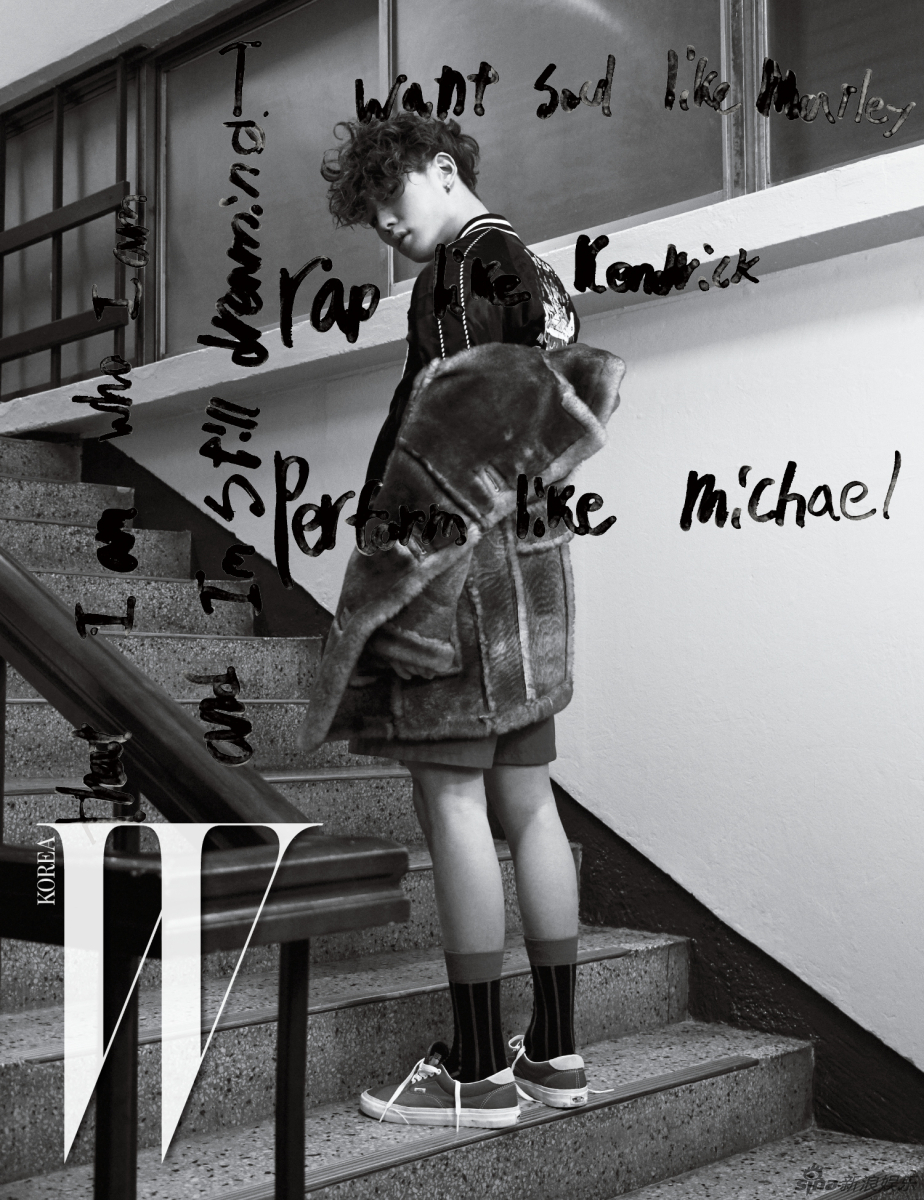 新浪娱乐讯 近日,韩国男团ikon成员bobby携手某时尚杂志拍摄写真,卷发