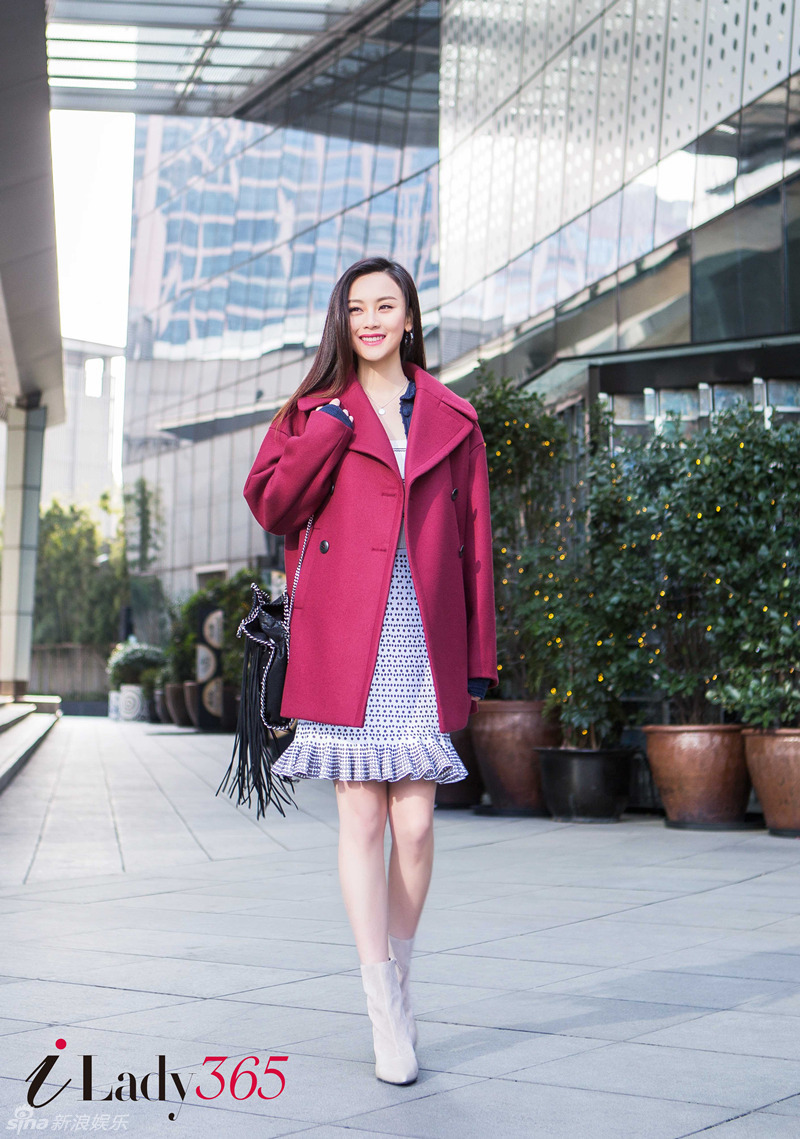 组图:尚语贤初春街拍大片 色彩绚烂笑容甜美_高清图集_新浪网