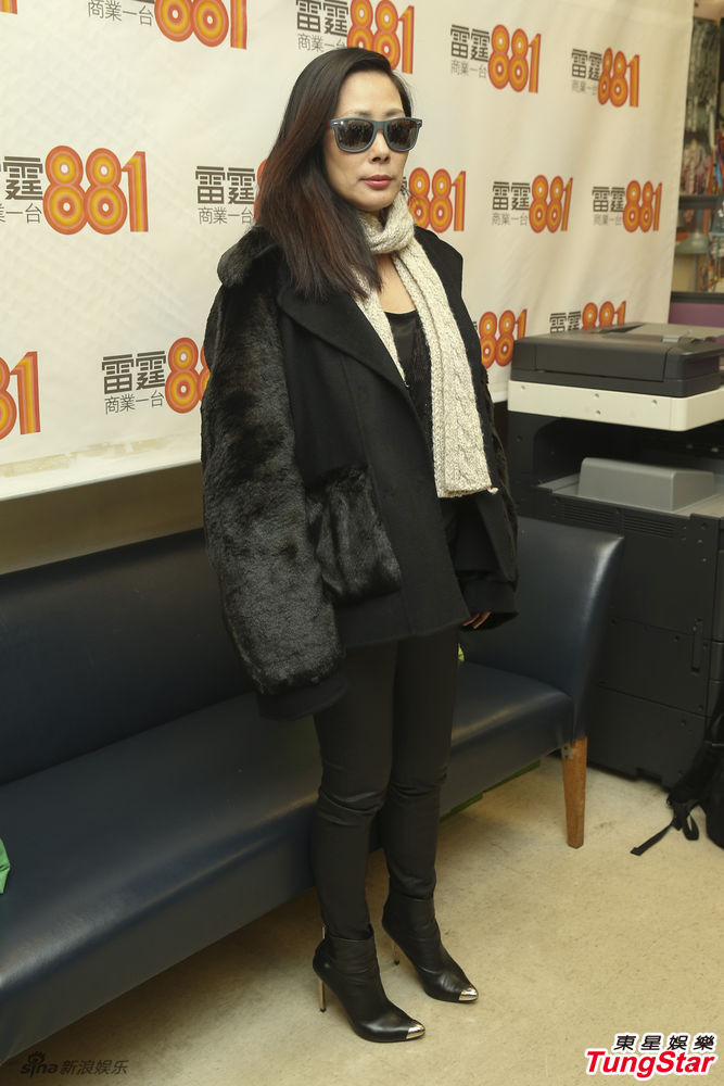 新浪娱乐讯 17日,关淑仪现身电台接受访问,关淑仪表