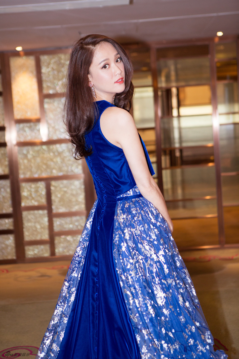 组图:《旋风》陈乔恩穿性感吊带睡衣 素颜美翻_高清图集_新浪网