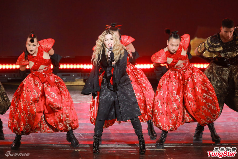 新浪娱乐讯 麦当娜在澳门举行rebel heart tour演唱会,刘嘉玲豪掷五十
