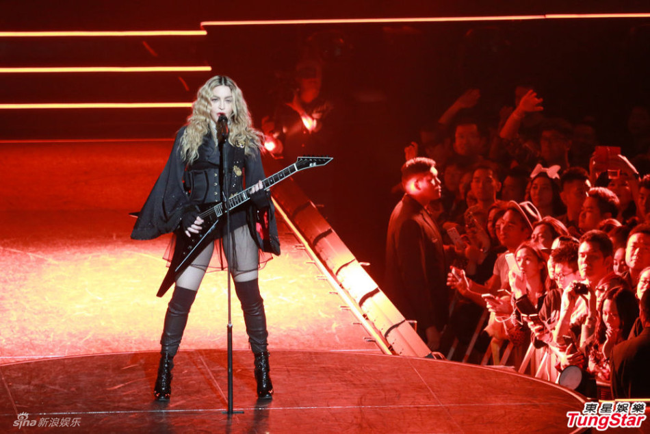 新浪娱乐讯 麦当娜在澳门举行rebel heart tour演唱会,刘嘉玲豪掷五十