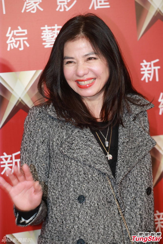 钟楚红开心微胖状态佳