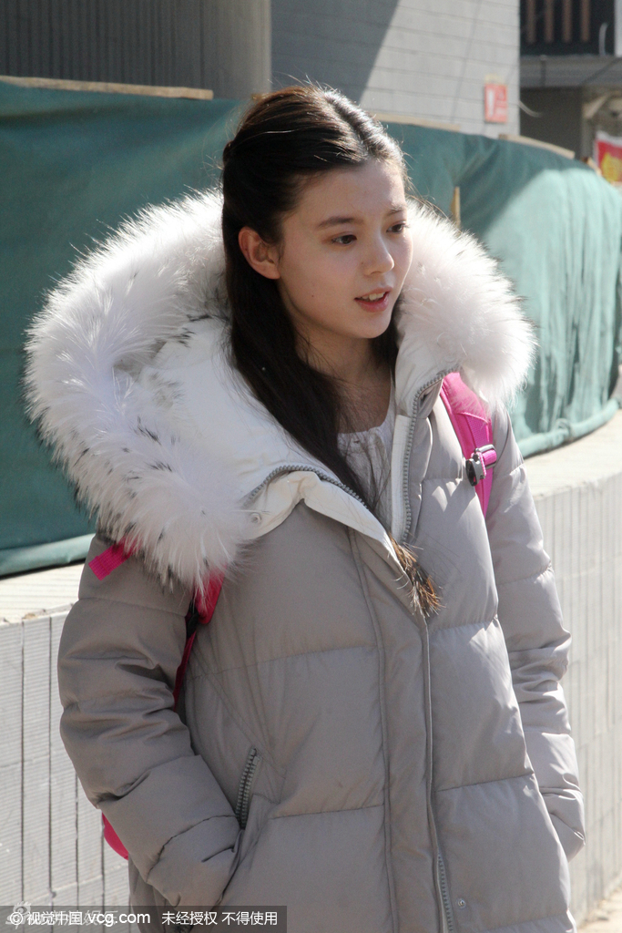 考生如云 新浪娱乐讯 2月23日,北京电影学院艺考复试第一天美女云集