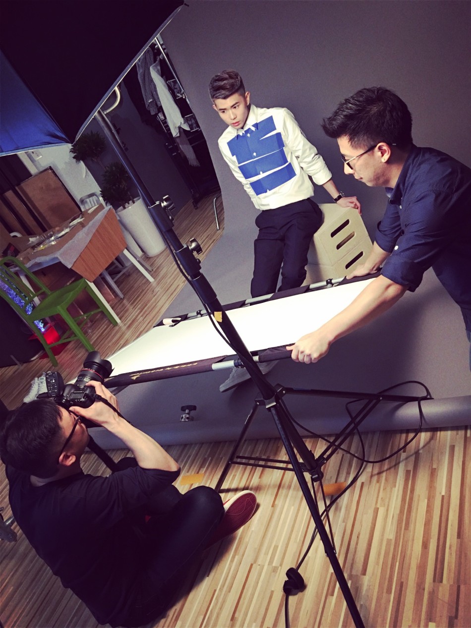 组图:刘珂全新ep上线在即 试装花絮照曝光_高清图集_新浪网