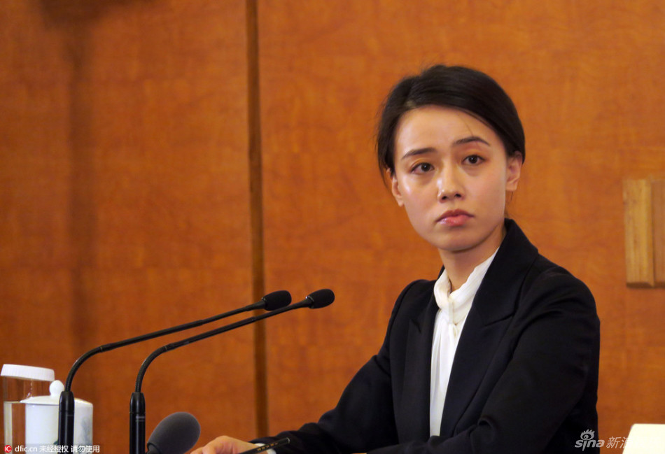 组图:萌萌哒!两会女神级翻译 羞涩爱脸红_高清图集_新浪网