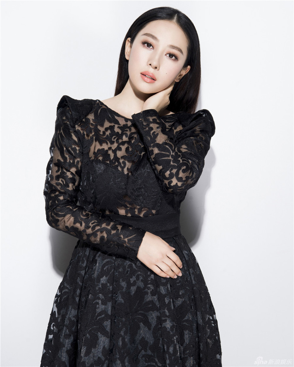 组图:贾晓晨清新灵动展活力 气质写真靓丽吸睛_高清图集_新浪网