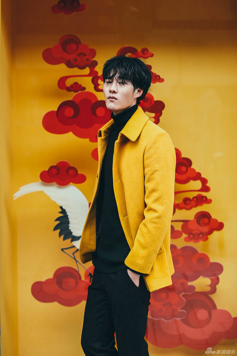 组图:李振曝街头写真 阳光帅气文艺范儿十足_高清图集_新浪网