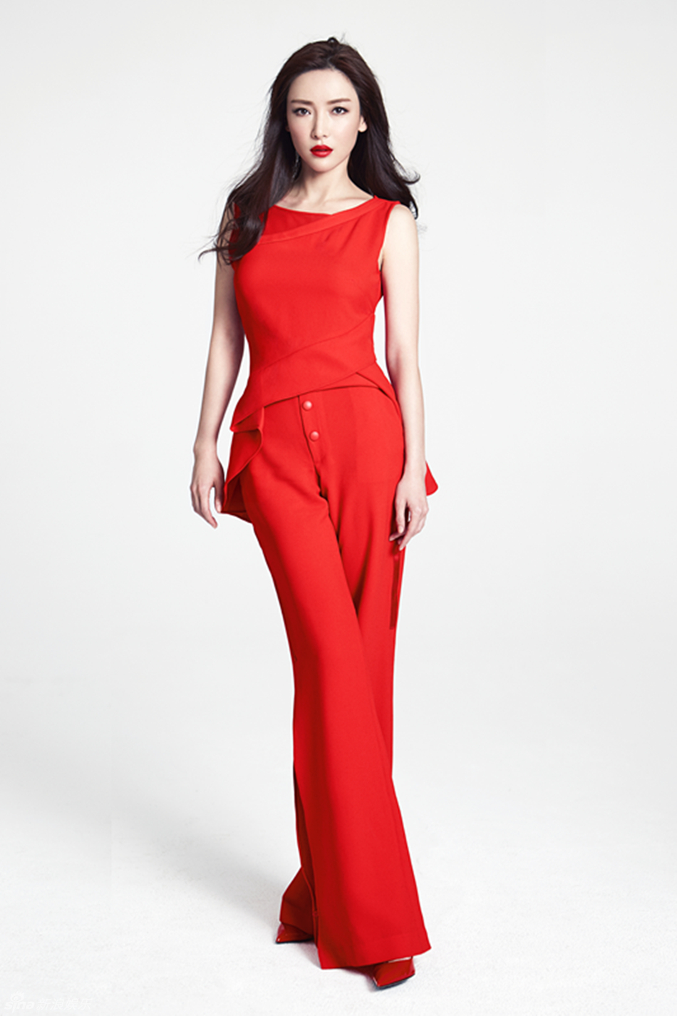 组图:叶一云登杂志封面 性感文艺自由切换_高清图集_新浪网