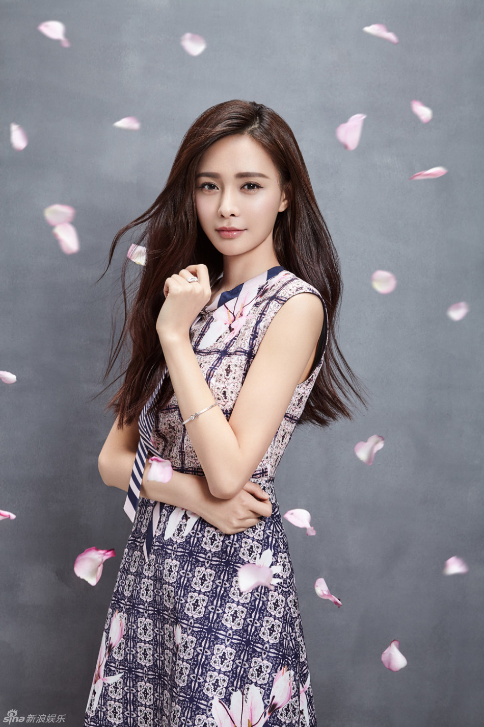 组图:沈梦辰大片不见齐刘海 露出额头更女神_高清图集_新浪网