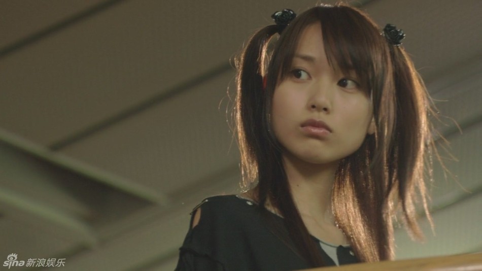 香将在10月29日上映的新版电影《死亡笔记2016》中再度出演弥海砂一角