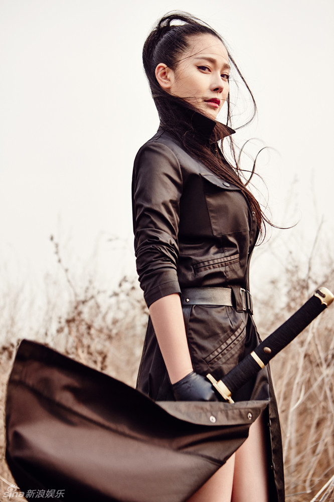 组图:邓紫衣大片霸气外漏 都市侠女英气十足_高清图集_新浪网