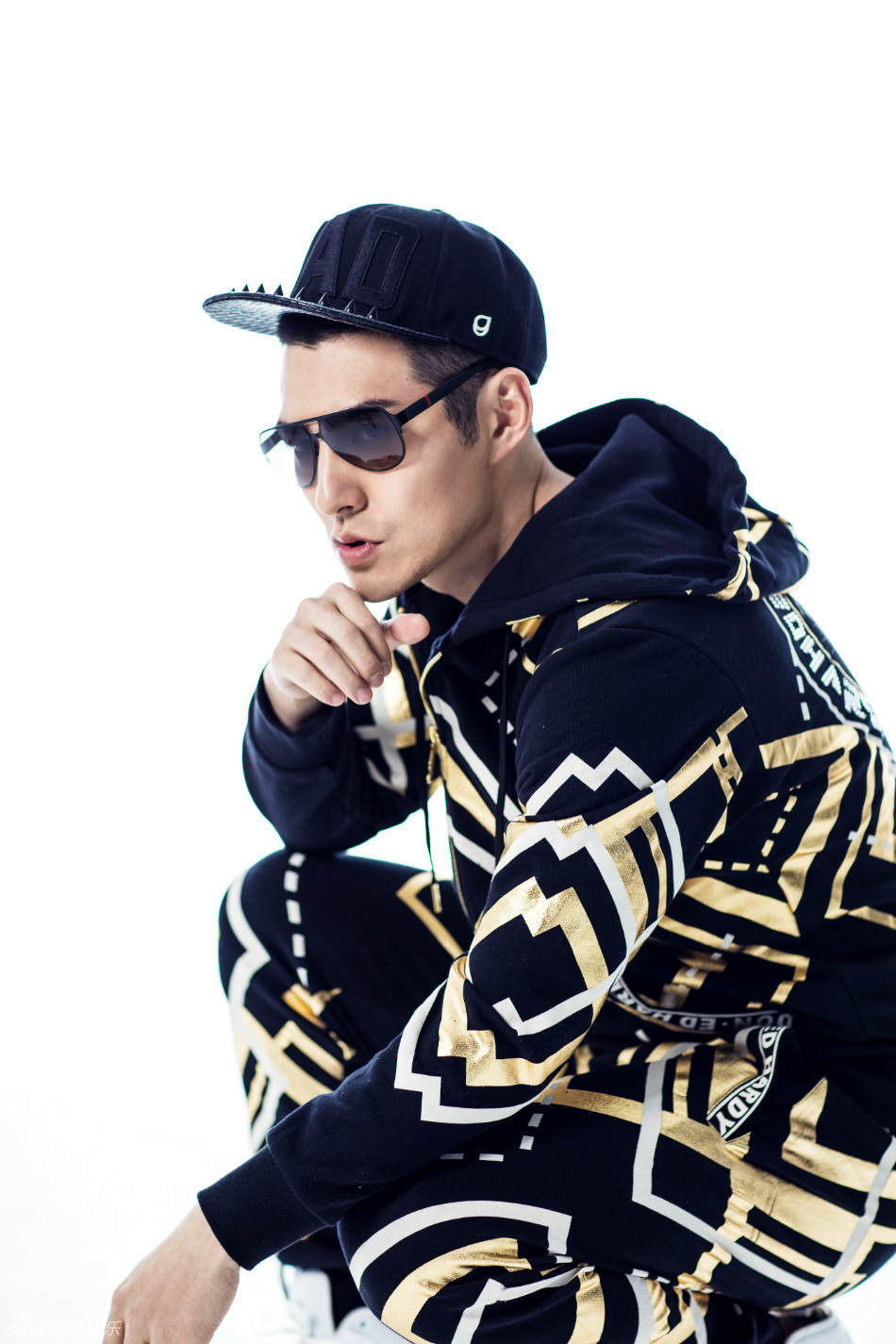 组图:严屹宽运动写真 动感邪魅尽显型男魅力_高清图集_新浪网