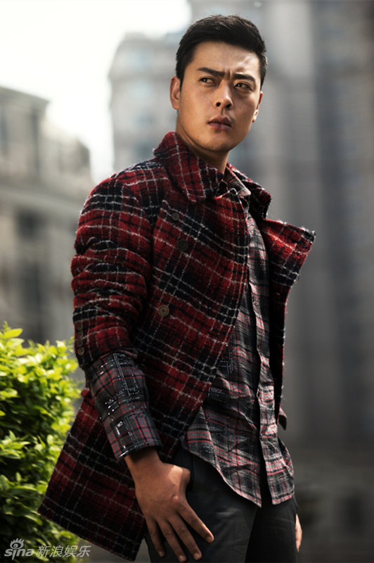 组图:张桐三月街拍大片 眼神深邃绅士范十足_高清图集_新浪网