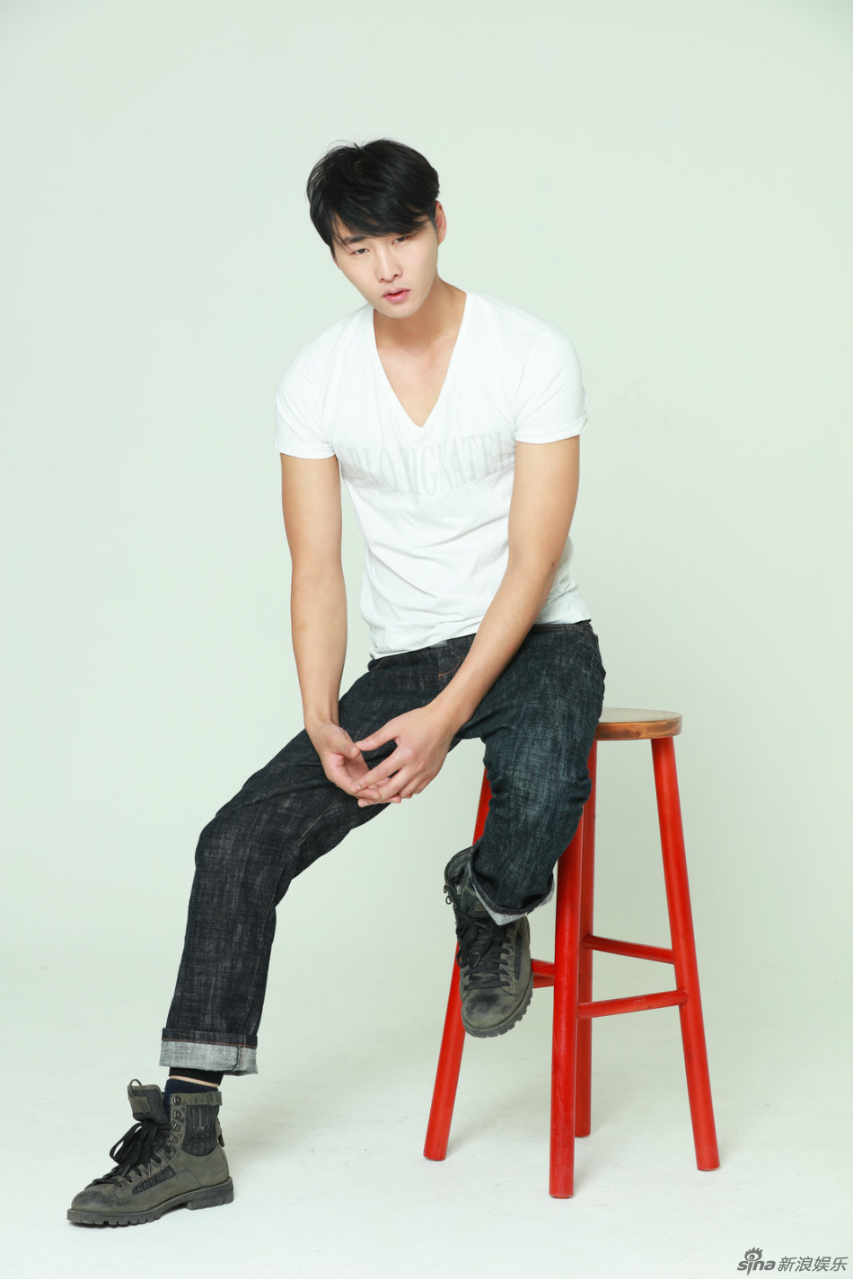 组图:李振曝清新写真 自嘲有"傻白甜"潜力_高清图集_新浪网