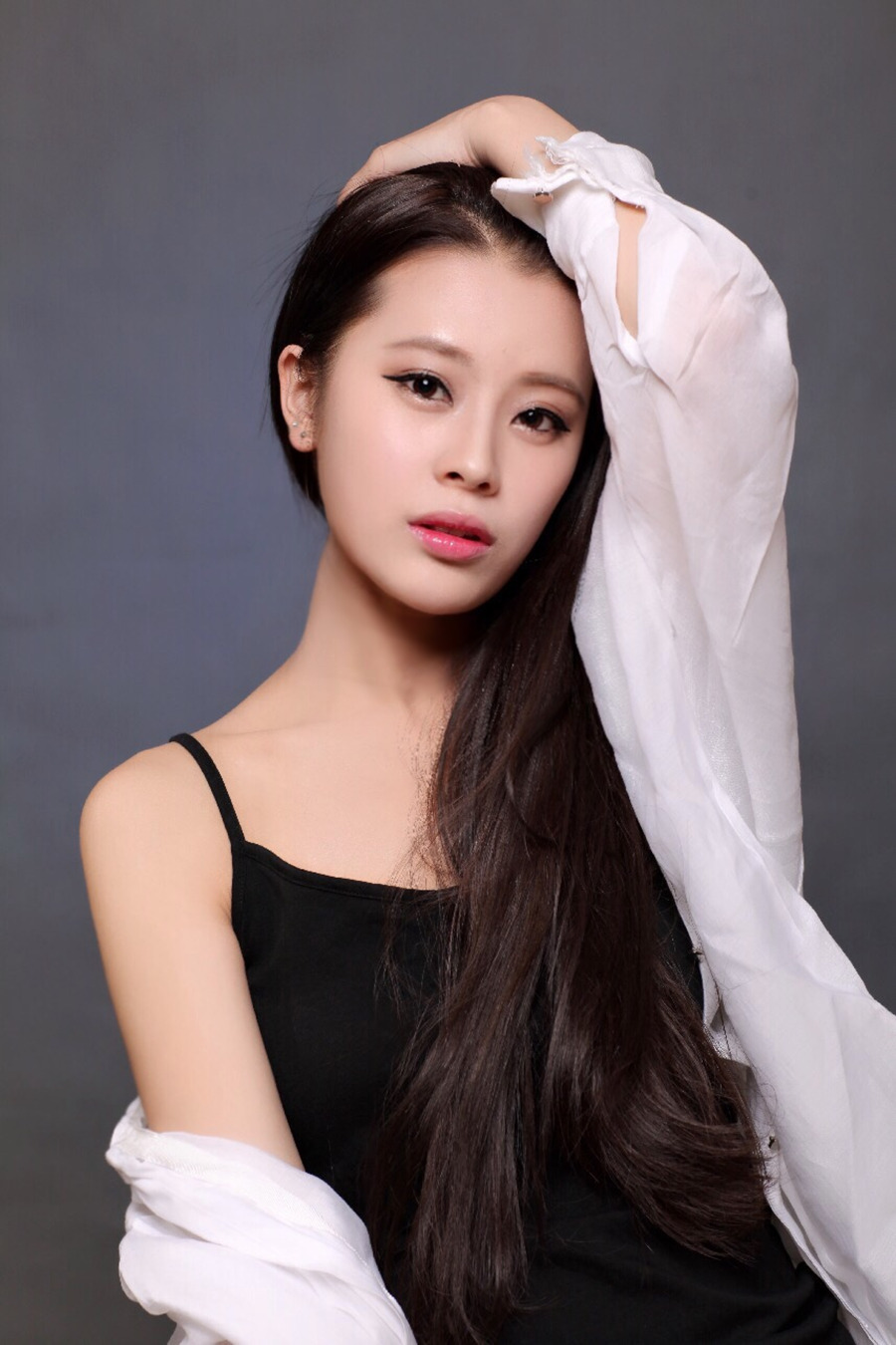 组图:《怒放霸王花》陈晓秀a4腰 香肩冷艳动人