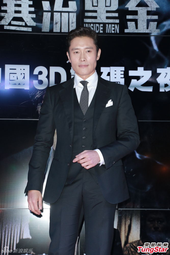 李秉宪袭港宣传寒流黑金挥手显亲和